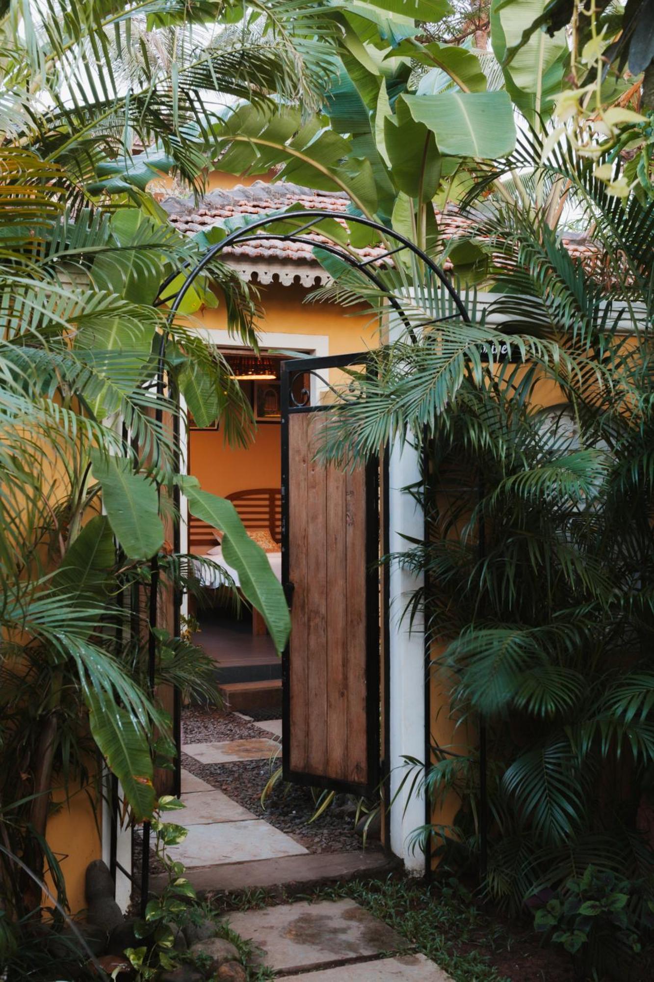 Fiesta Beach Resort Baga Extérieur photo